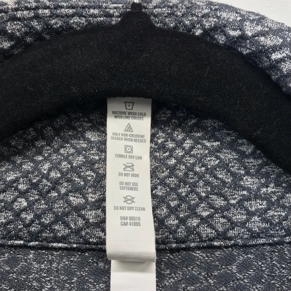 Under Armour Women's XL All Seasons Gear Full Zip Athletic Gray Snakeskin Jacket